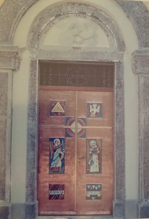 Ulazna vrata crkve Pohoda Blažene Djevice Marije